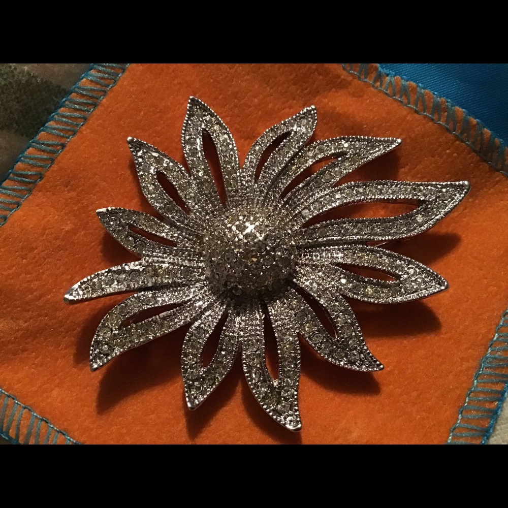 Silver colored clear rhinestone Flower Brooch